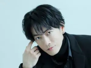 佐藤健さんの髪型を美容師が徹底解説！オーダー方法やセットのコツも