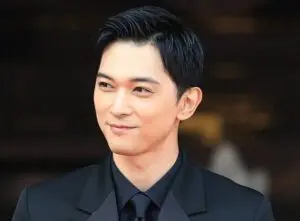 吉沢亮　セット 美容師が解説】吉沢亮さんの髪型オーダー方法｜2025年最新ヘア